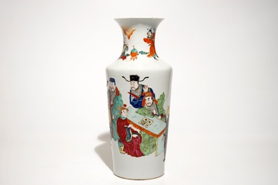 A Chinese famille rose Yongzheng-style rouleau vase, 19th C.