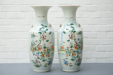 Une paire de vases en porcelaine de Chine famille rose aux gar&ccedil;ons jouants, 19/20&egrave;me