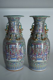 A pair of very large Chinese famille rose vases with war scenes, 19th C.