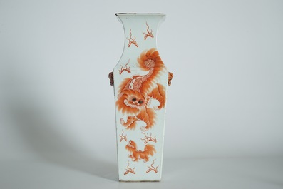 A square Chinese qianjiang cai vase with Buddhist lions, 19/20th C.