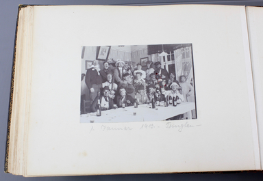 Een foto-album met foto's uit China en Japan, ca. 1900