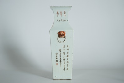 Un vase de forme carr&eacute; en porcelaine de Chine qianjiang cai, 19/20&egrave;me