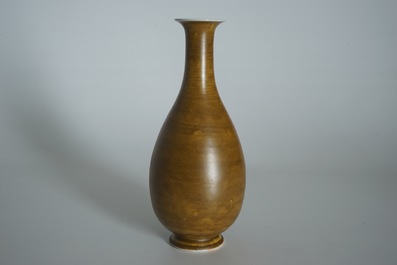 A Chinese teadust-glazed yuhuchunping vase, Kangxi