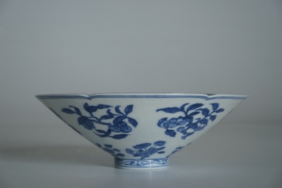 A Chinese blue and white bowl with flowers and fruits, 19th C.