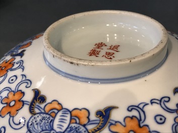 Une paire de bols en porcelaine de Chine doucai et famille rose, marque &agrave; 4 caract&egrave;res, 19/20&egrave;me