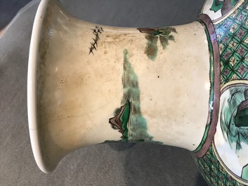 Deux vases en porcelaine de Chine famille verte, 19/20&egrave;me