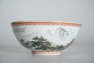 Un bol en porcelaine de Chine coquille d'oeuf &agrave; d&eacute;cor d'un paysage, Zuo Gojun, dat&eacute; 1961