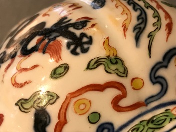 A Chinese wucai dragon vase, Wanli mark, 19/20th C.