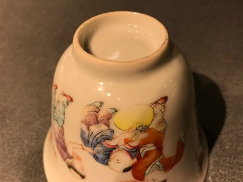 A Chinese famille rose wine cup with playing boys, Republic, 20th C.