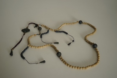Un collier pour la cour chinoise en ivoire et argent &eacute;maill&eacute;, 18&egrave;me
