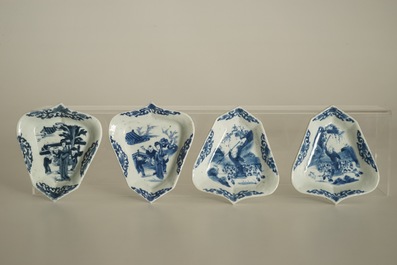 Een Chinese blauwwitte zoetvleesset of rijsttafel met figurendecor, Kangxi