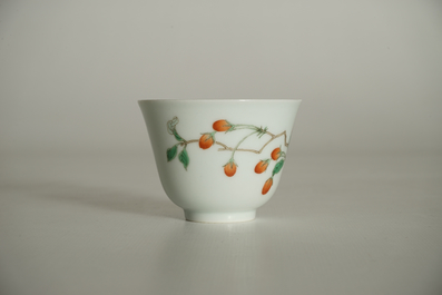 A Chinese famille verte cup with goji branches, Kangxi mark, 19/20th C.