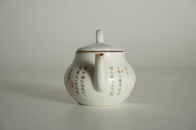 A Chinese famille rose Wu Shuang Pu teapot, 19th C.