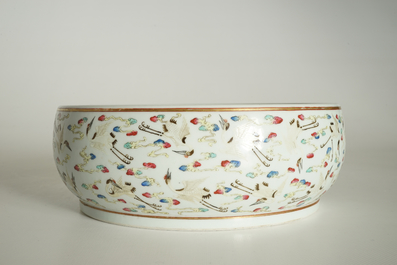 A Chinese famille rose basin with cranes, Guangxu mark, 20th C.