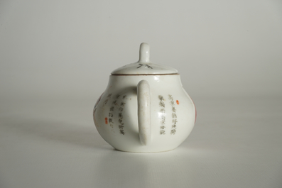 A Chinese famille rose Wu Shuang Pu teapot, 19th C.