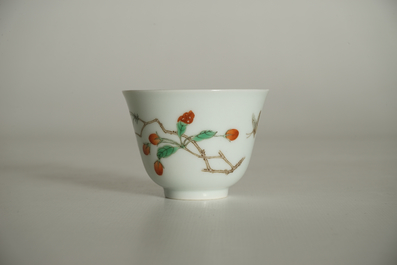 A Chinese famille verte cup with goji branches, Kangxi mark, 19/20th C.