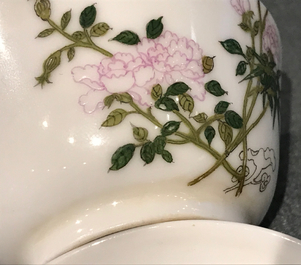 A pair of Chinese famille rose cups with floral design, 19/20th C.