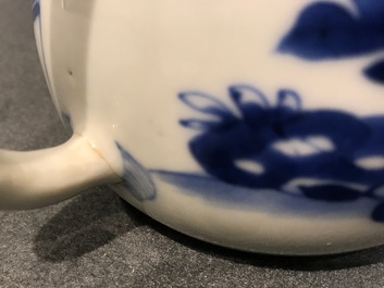 Une th&eacute;i&egrave;re en porcelaine de Chine bleu et blanc &agrave; d&eacute;cor de &quot;La Romance de la chambre de l'ouest&quot;, Yongzheng