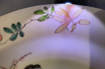 Une assiette en porcelaine de Chine coquille d'oeuf au dos rubis, Yongzheng