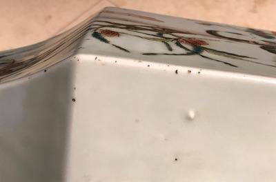 Un vase de forme carr&eacute; en porcelaine de Chine qianjiang cai, 19/20&egrave;me