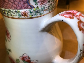 Une grande verseuse armoiri&eacute;e en porcelaine de Chine famille rose &agrave; d&eacute;cor floral, Yongzheng