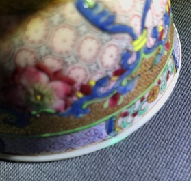 Une tasse et soucoupe en porcelaine de Chine famille rose &agrave; d&eacute;cor d'un chat, Yongzheng