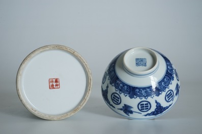 Een Chinese blauwwitte kom, een qianjiang cai penselenpot en een ijzerrood bord, 19/20e eeuw
