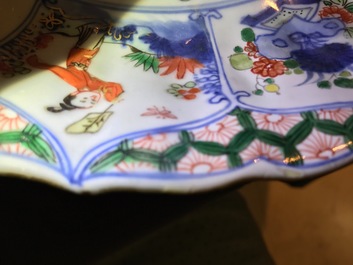 Un plat en porcelaine de Chine famille verte aux armes de Namur, Kangxi/Yongzheng