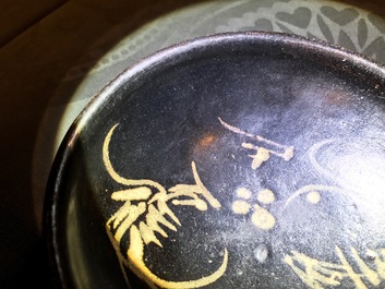 A Chinese Jizhou slip decorated phoenix bowl, poss. Southern Song/Yuan Dynasty