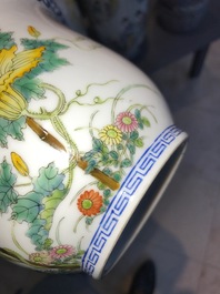 Une paire de petites jardini&egrave;res en porcelaine de Chine famille rose, d&eacute;but du 20&egrave;me