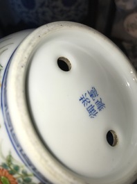 Une paire de petites jardini&egrave;res en porcelaine de Chine famille rose, d&eacute;but du 20&egrave;me