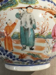 Une grande th&eacute;i&egrave;re en porcelaine de Chine famille rose &agrave; d&eacute;cor mandarin, Qianlong