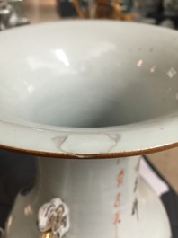 Un vase de forme carr&eacute; en porcelaine de Chine qianjiang cai, 19/20&egrave;me