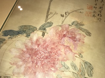 A Chinese silk painting depicting peony flowers, 19th C.