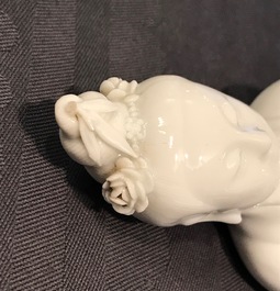 Un mod&egrave;le d'une Guanyin sur un lion bouddhiste en porcelaine blanc de Chine de Dehua, 19&egrave;me