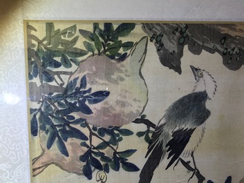 Een set van vier Chinese aquarellen van vogels bij bloesemtakken en kalligrafie, in kader, 19e eeuw