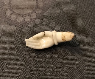 Un mod&egrave;le d'une Guanyin sur un lion bouddhiste en porcelaine blanc de Chine de Dehua, 19&egrave;me