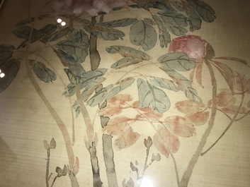 A Chinese silk painting depicting peony flowers, 19th C.