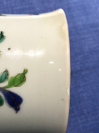 Six chopes en porcelaine de Chine famille rose et verte, Kangxi/Qianlong