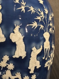 Een grote Chinese vaas met wit reli&euml;fdecor op blauwe fondkleur, 19e eeuw