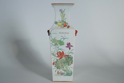 Un grand vase de forme carr&eacute;e en porcelaine de Chine famille rose , 19/20&egrave;me