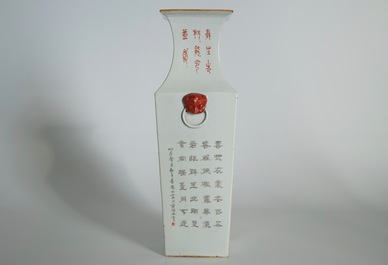 Un grand vase de forme carr&eacute;e en porcelaine de Chine famille rose , 19/20&egrave;me