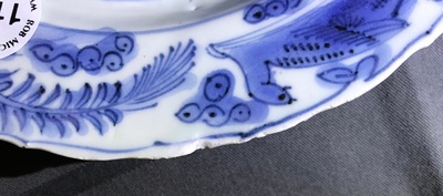 Een Chinees blauwwit bord met herten en eenden, Wanli