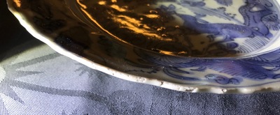 Une assiette en porcelaine de Chine bleu et blanc aux cerfs et canards, Wanli