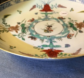 Un plat en porcelaine de Chine famille verte doucai aux canards, Kangxi