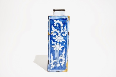 A Dutch Delft blue and white chinoiserie tea caddy with Kintsugi repair, 2nd half 17th C.