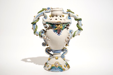 Een polychrome vaas in aardewerk uit Winterthur, Zwitserland, 17e eeuw