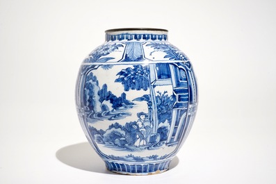 A blue and white Dutch or Frankfurt Delft chinoiserie jar and dish, 2nd half 17th C.