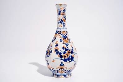 A Dutch Delft bottle vase with a floral chinoiserie design in red and blue, 1st half 18th C.