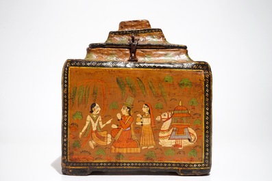 Een polychome beschilderde papier mach&eacute; voorraadkist met deksel, wellicht India, 19e eeuw